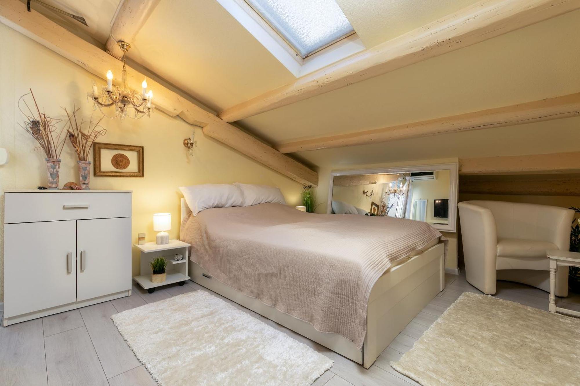 Duplex Apartment Camelia In Charming Old Town 로비니 외부 사진