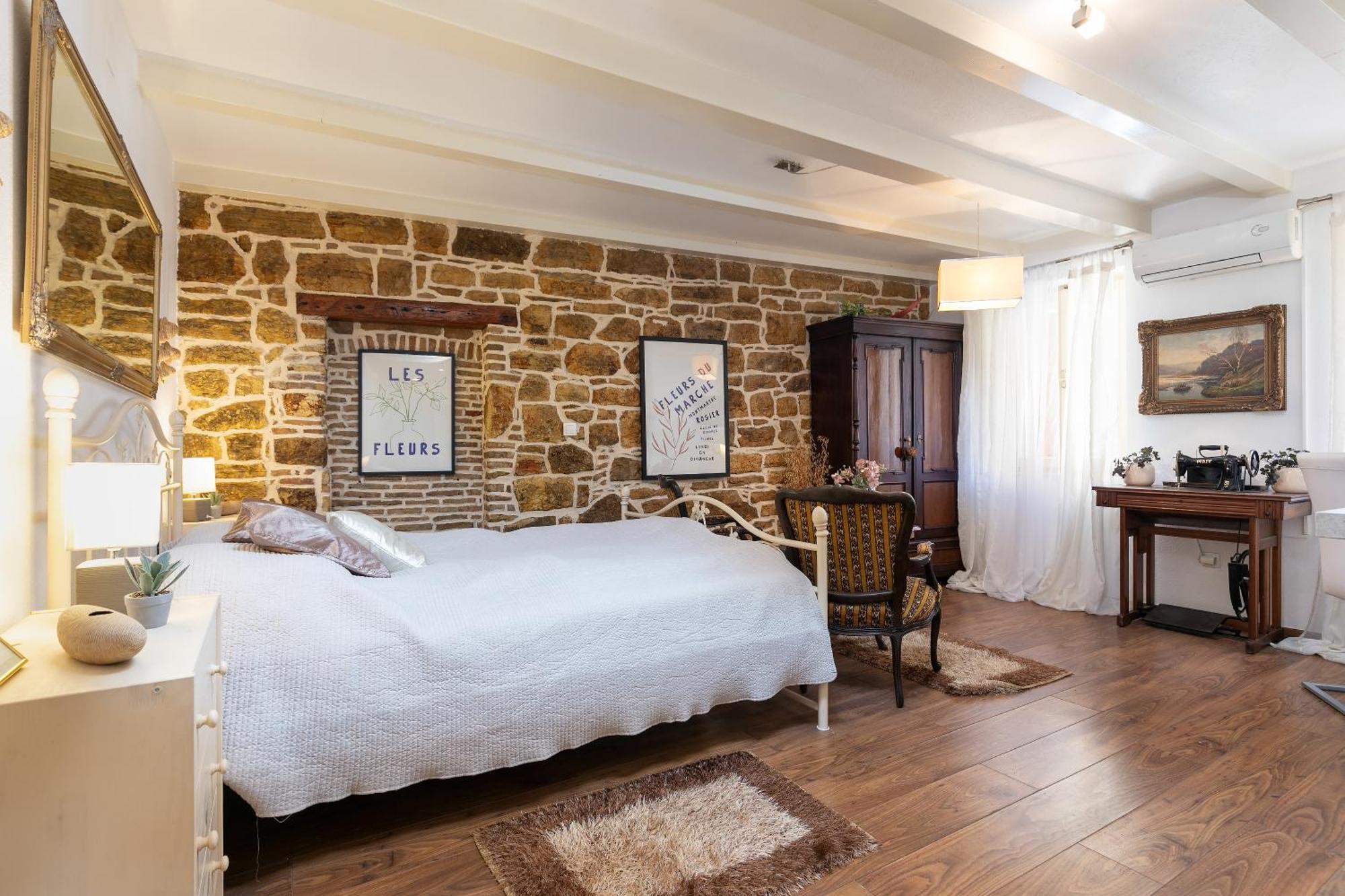 Duplex Apartment Camelia In Charming Old Town 로비니 외부 사진