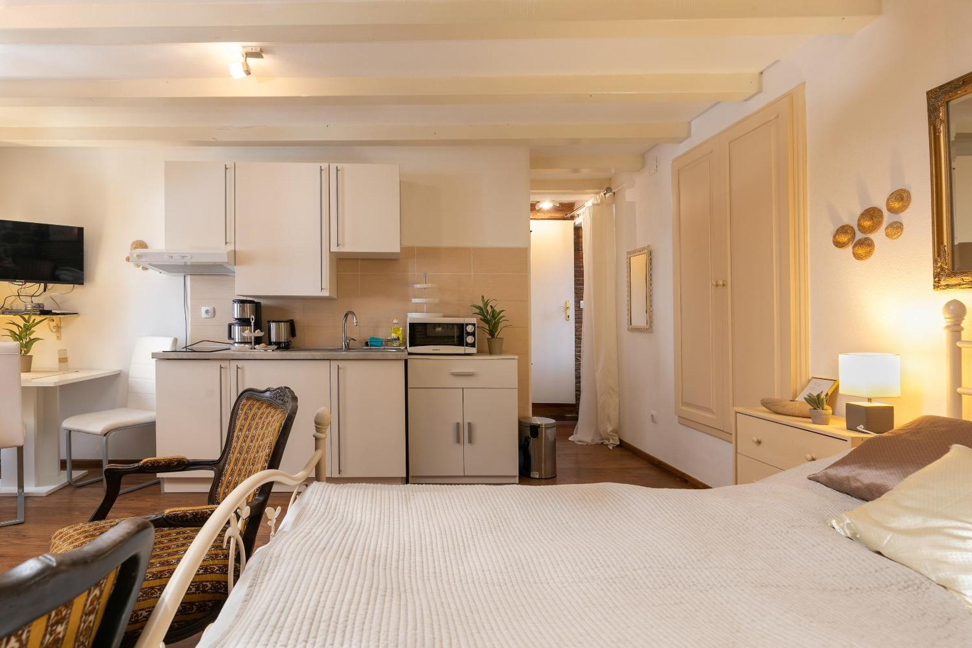 Duplex Apartment Camelia In Charming Old Town 로비니 외부 사진