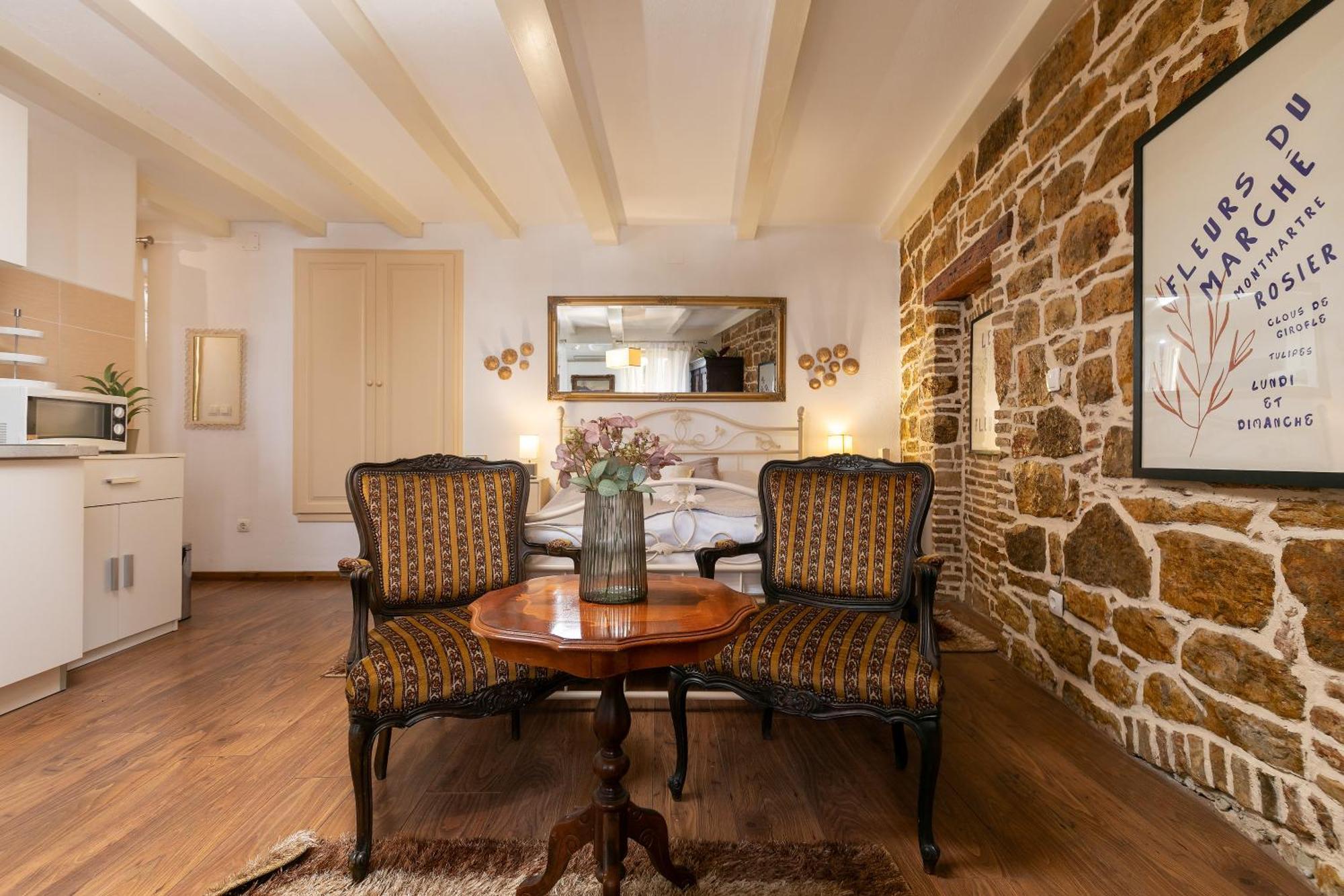 Duplex Apartment Camelia In Charming Old Town 로비니 외부 사진