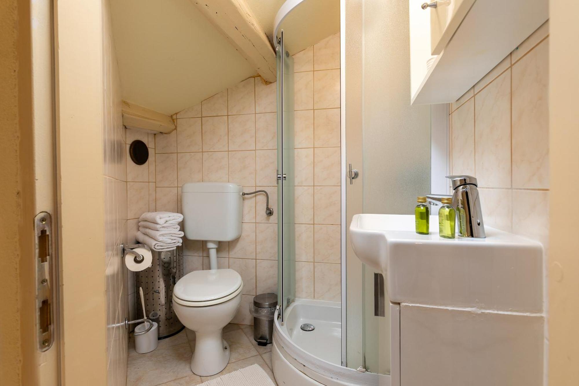 Duplex Apartment Camelia In Charming Old Town 로비니 외부 사진
