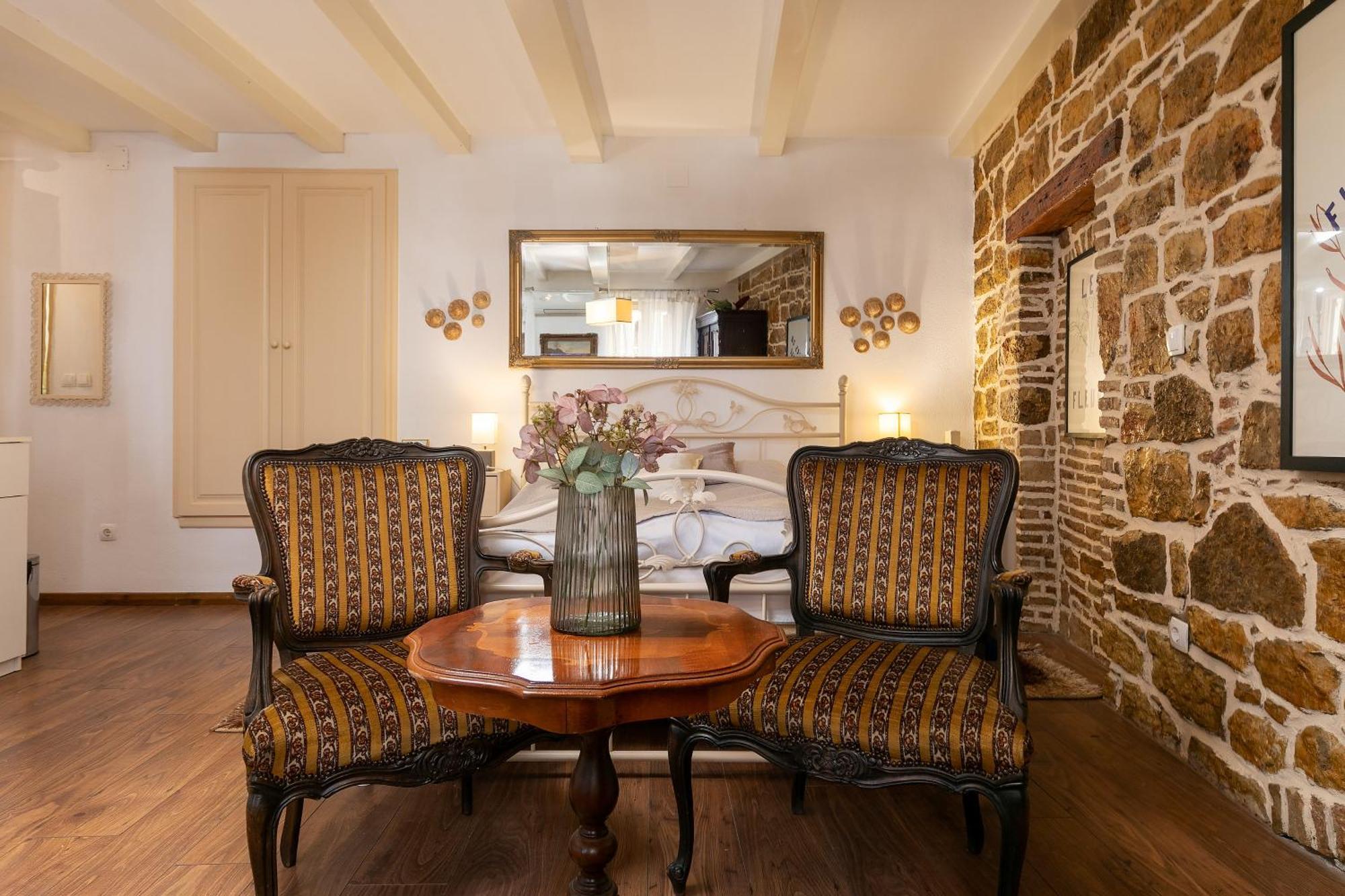 Duplex Apartment Camelia In Charming Old Town 로비니 외부 사진