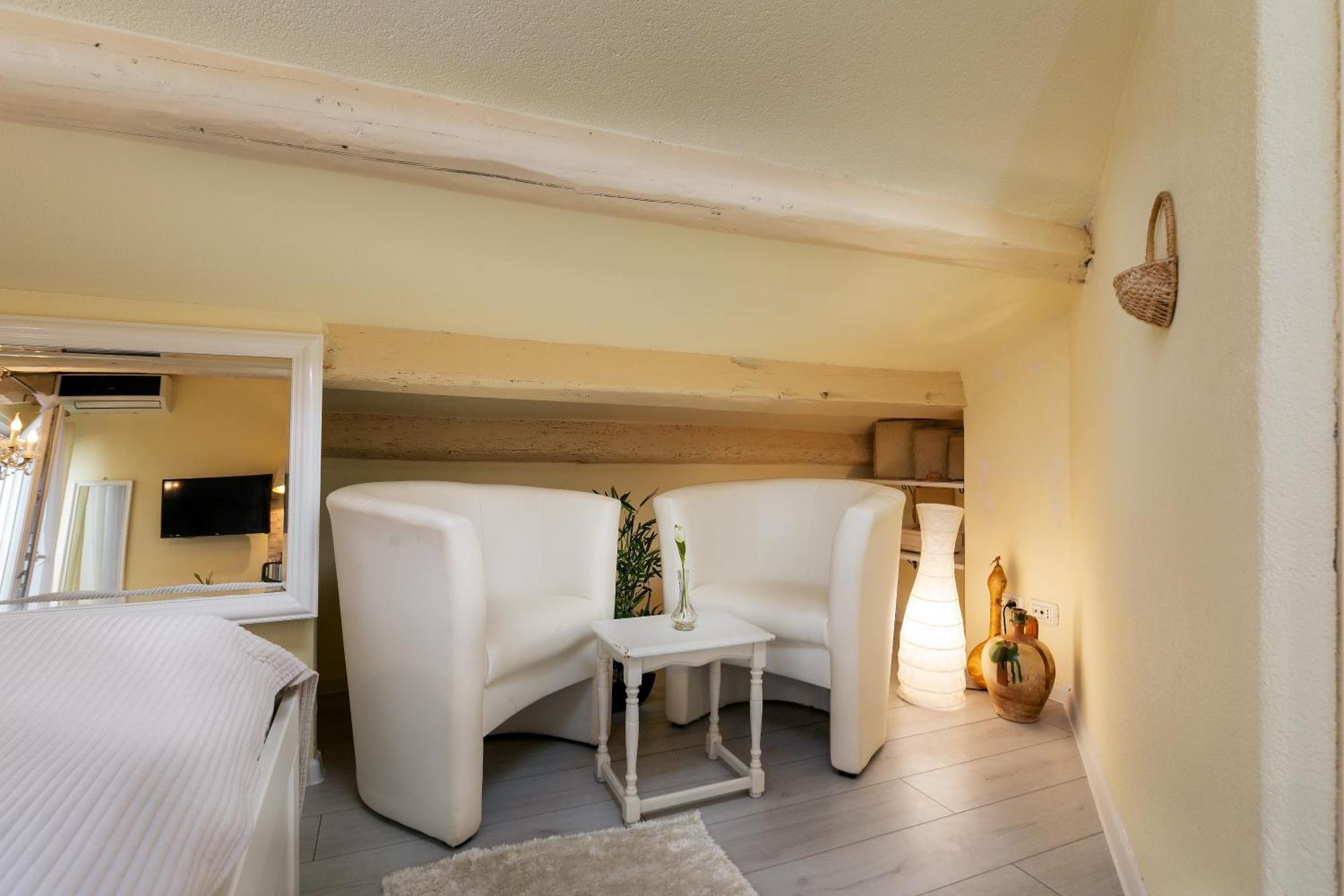 Duplex Apartment Camelia In Charming Old Town 로비니 외부 사진