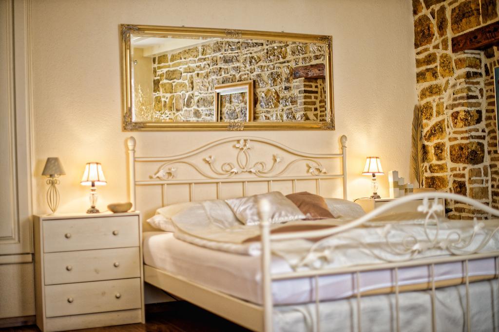 Duplex Apartment Camelia In Charming Old Town 로비니 외부 사진